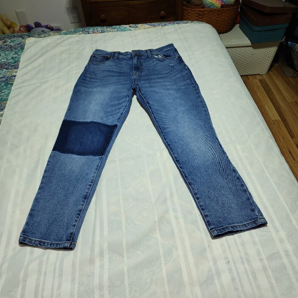 NO BOUNDARIES EUC WOMEN'S SIZE 13 BLUE JEANS